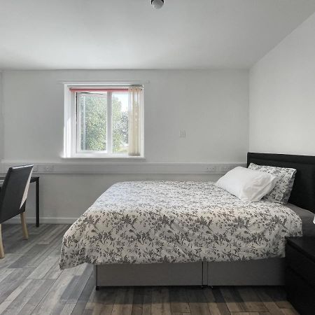 דירות מנצ'סטר Bright, Warm & Cozy House In Harpurhey מראה חיצוני תמונה