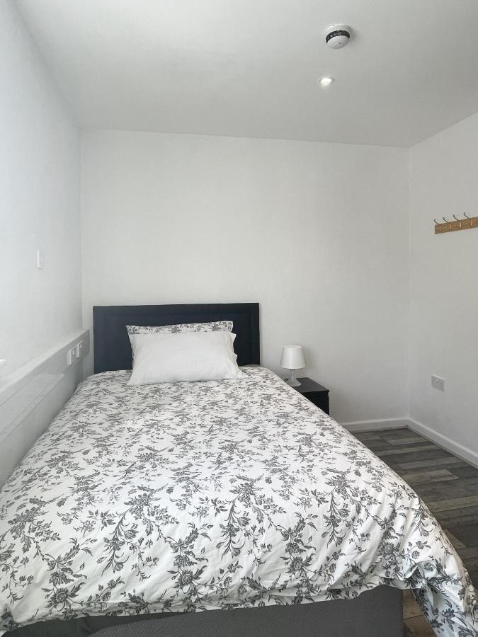 דירות מנצ'סטר Bright, Warm & Cozy House In Harpurhey מראה חיצוני תמונה