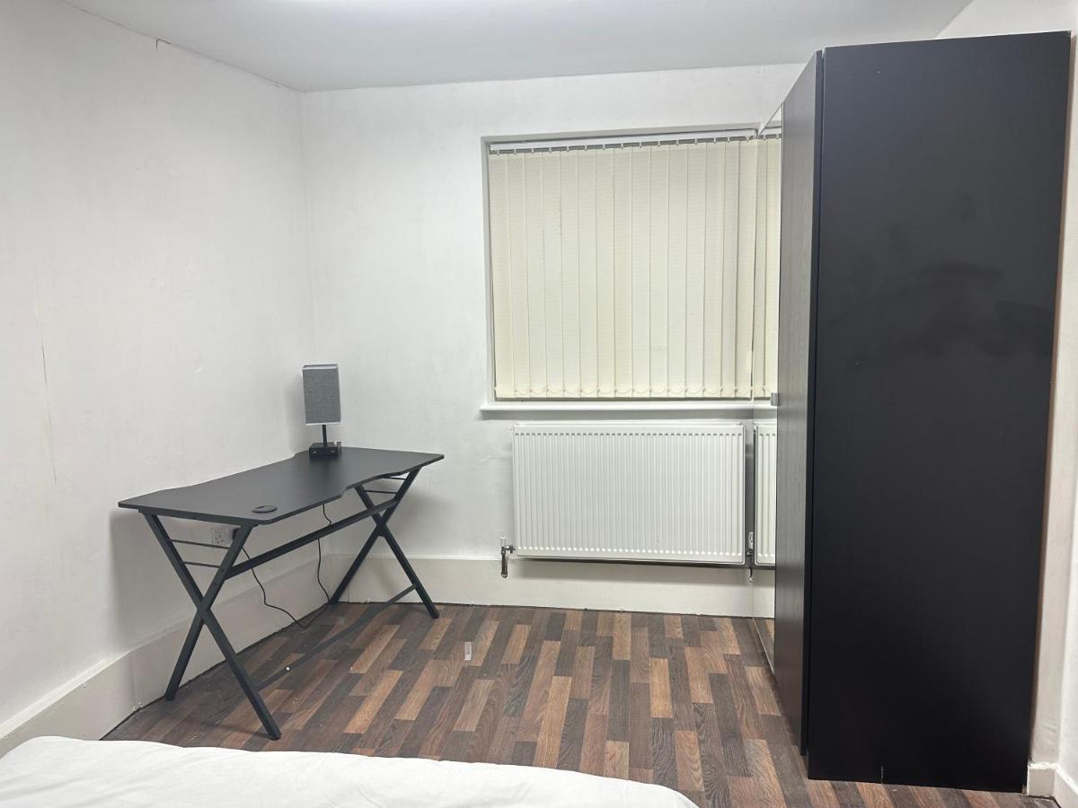 דירות מנצ'סטר Bright, Warm & Cozy House In Harpurhey מראה חיצוני תמונה