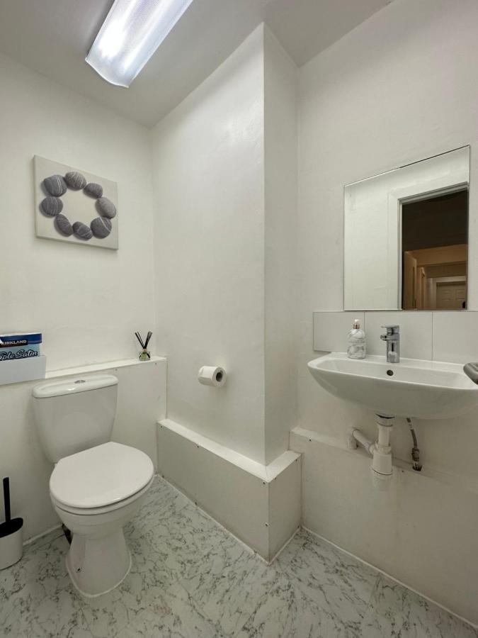 דירות מנצ'סטר Bright, Warm & Cozy House In Harpurhey מראה חיצוני תמונה