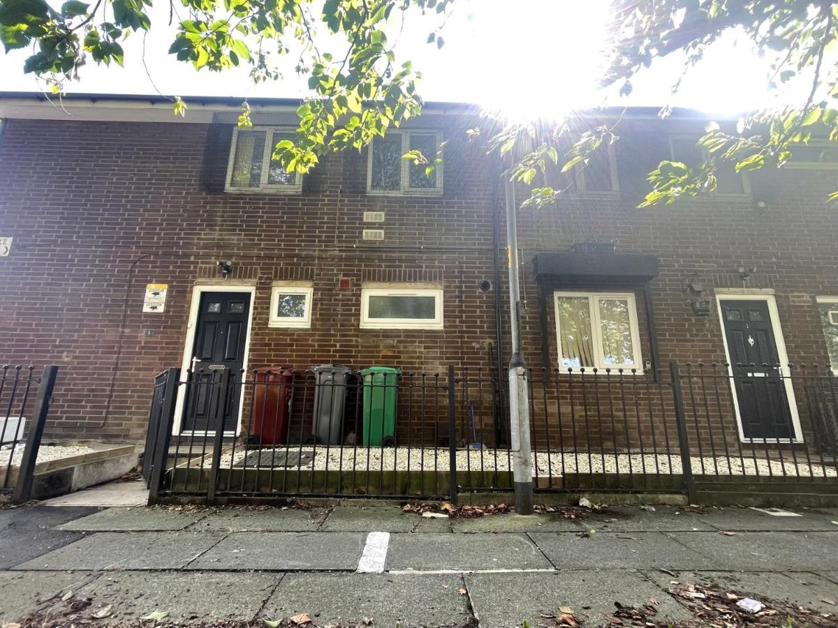 דירות מנצ'סטר Bright, Warm & Cozy House In Harpurhey מראה חיצוני תמונה